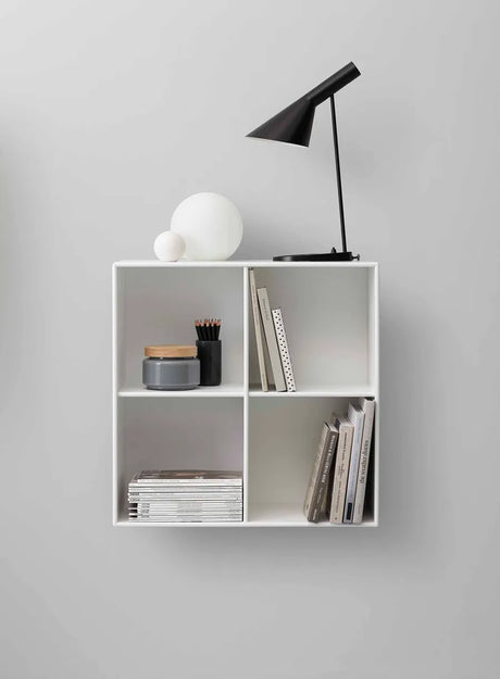 1112 Regal in Truffle, inkl. ophäng von Montana - 2 - Jacobsen Plus