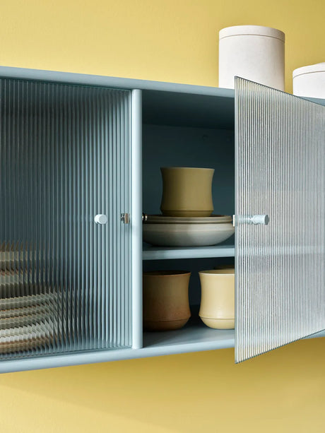 Ripple I Vitrinenschrank von Montana - Acacia - Jacobsen Plus
