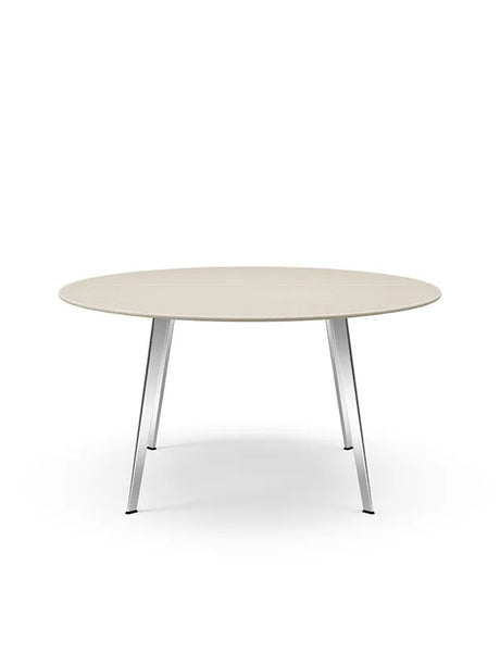 JW140 Tisch von Montana - Weiße Eiche (furniertes Eichenholz) / Aluminium (poliert) - Jacobsen Plus