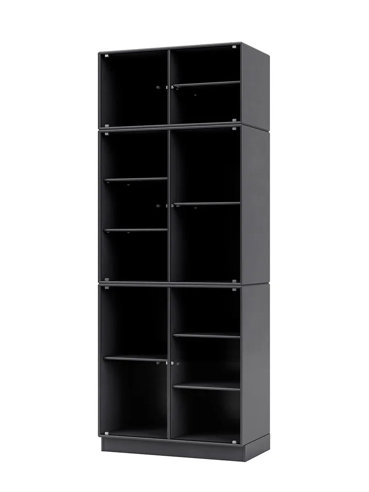 Ripple IV Vitrineskab, inkl. sokkel fra Montana - Coal / Sokkel 7 cm - Jacobsen Plus