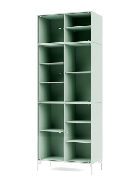 Ripple IV Vitrineskab, inkl. ben fra Montana - Mist / Snow - Jacobsen Plus