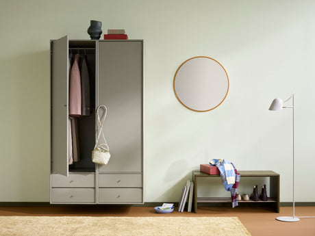 Attire IV Garderobe, inkl. Sokkel 3 cm von Montana - Clay - Jacobsen Plus