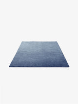 The Moor Rug AP5 170x240 von &Tradition - Grau-blauer Donner - Jacobsen Plus