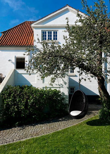 Outdoor Hanging Egg, Schwarz von Nanna Ditzel - 2 - Jacobsen Plus