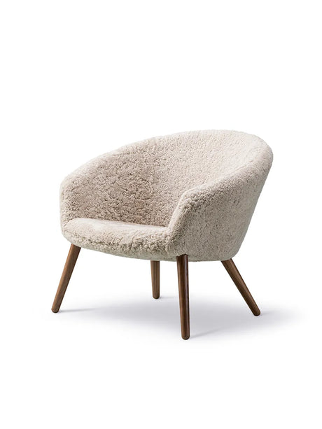 Ditzel Lounge Chair, Lammfell von Fredericia Furniture - Walnuss - Jacobsen Plus
