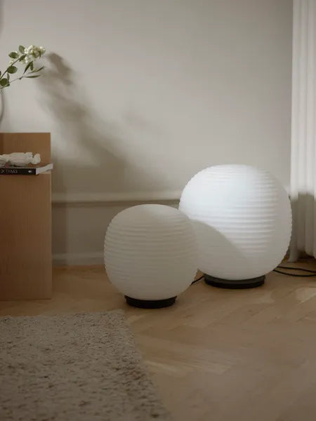 Lantern Globe gulvlampe large, fra New Works