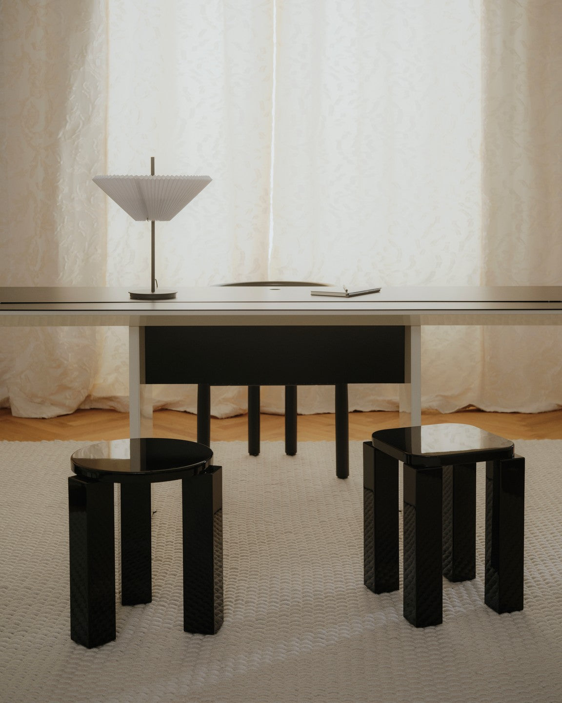 New Works Atlas Stool rund, lakeret