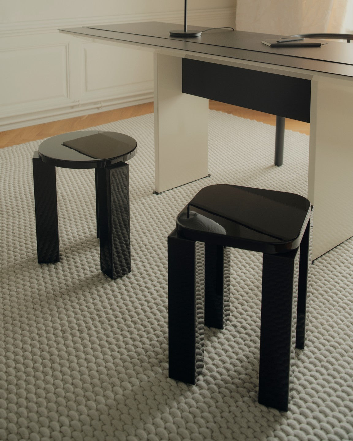 New Works Atlas Stool rund, lakeret