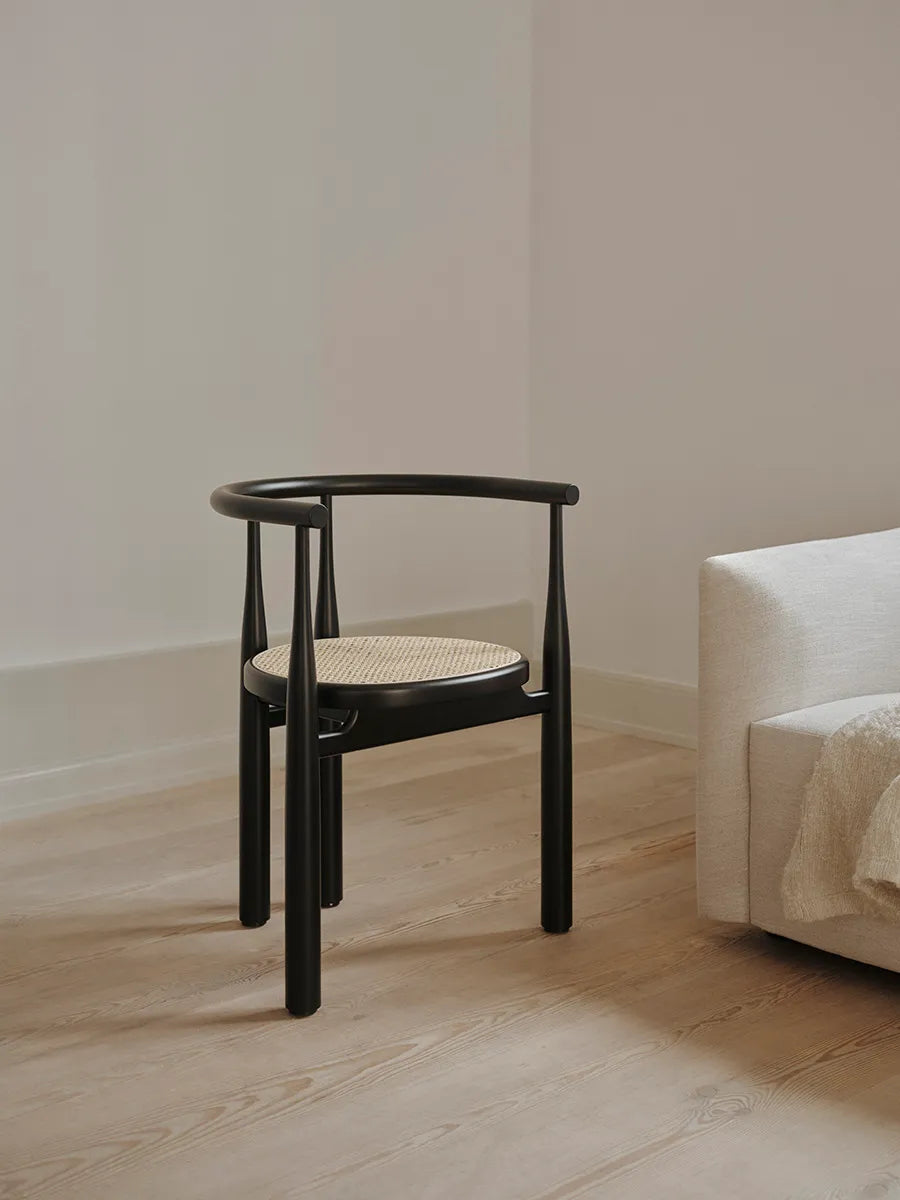 Bukowski Chair m. Fransk Geflecht, Schwarz von New Works