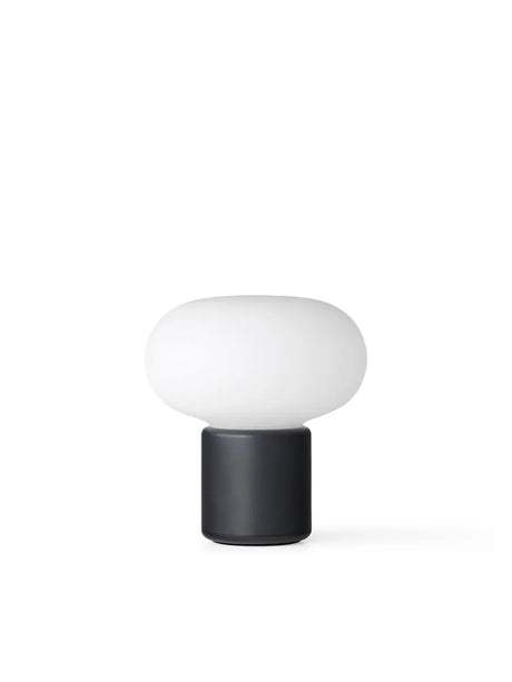 Karl-Johan portable Tischleuchte, Cold Black von New Works - 3 - Jacobsen Plus