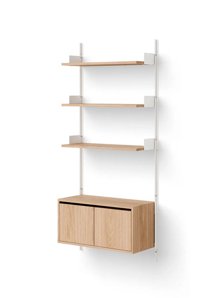 Wall Shelf Cabinet Low mit Türen von New Works - Weiß-Weiß - Jacobsen Plus