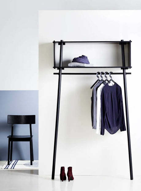 Töjbox Garderobe von Woud - Schwarz lackiert - Jacobsen Plus
