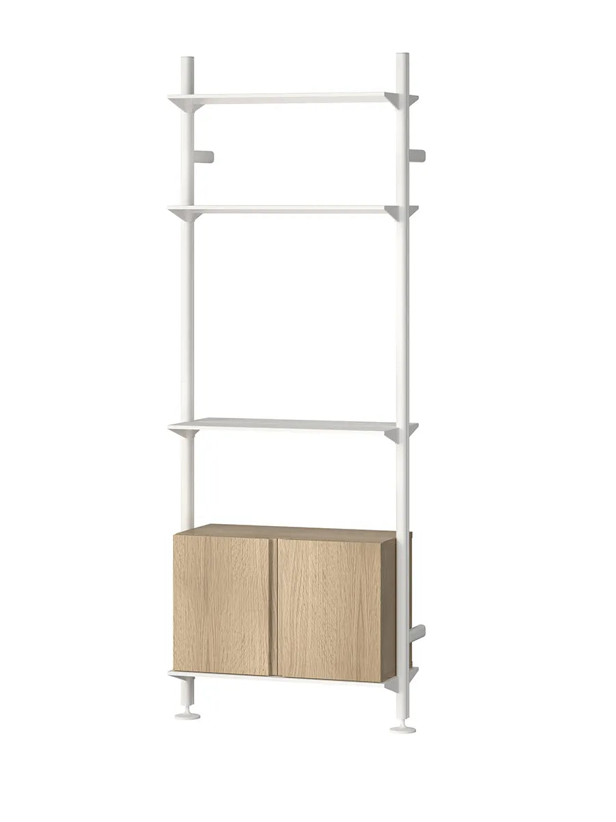 Pira G2 Floor-to-Wall Shelving Bundle B fra String - Hvid - Eg - Jacobsen Plus