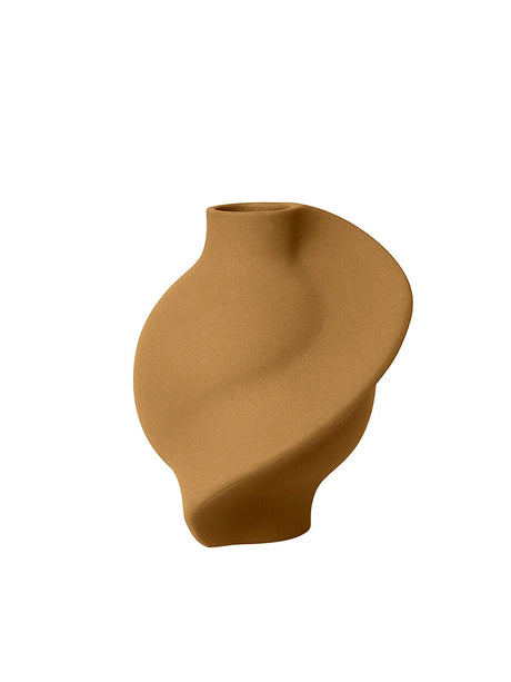 Pirout Vase 01, Keramik von Louise Roe - Gestrichener Ocker - Jacobsen Plus