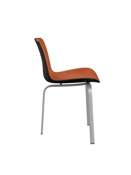 PK8 Stuhl von Poul Kjærholm - Schwarz geformter Kunststoff / Aura Leder / Cognac - Jacobsen Plus