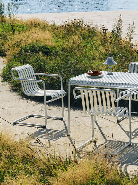 Palissade Cantilever Dining Armchair von HAY - Olive - Jacobsen Plus