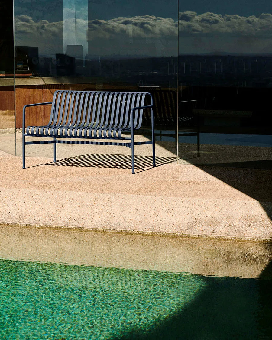 Palissade Dining Bench Armrest, Deep Blue von HAY