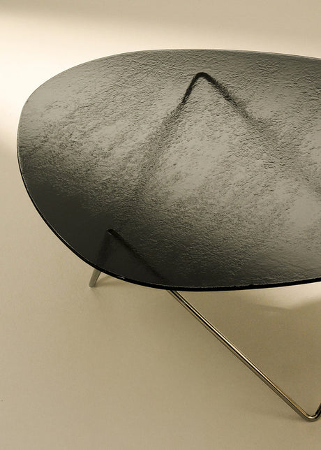 Pedrera Coffee Table, Rauchstrukturiertes Glas von GUBI - 1 - Jacobsen Plus