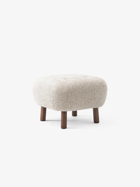 Little Petra Pouf von &Tradition - Sheepskin Moonlight / Walnuss - Jacobsen Plus
