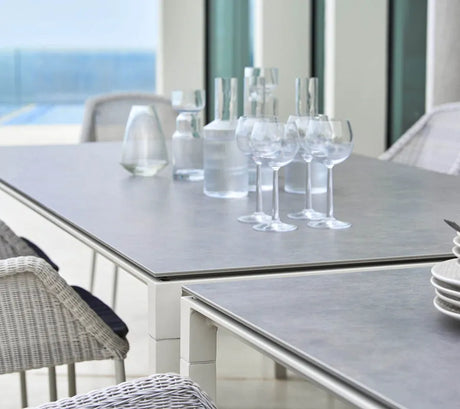 Pure Tisch, 200x100 cm von Cane-line - Lavagrau / Concrete Grau - Jacobsen Plus