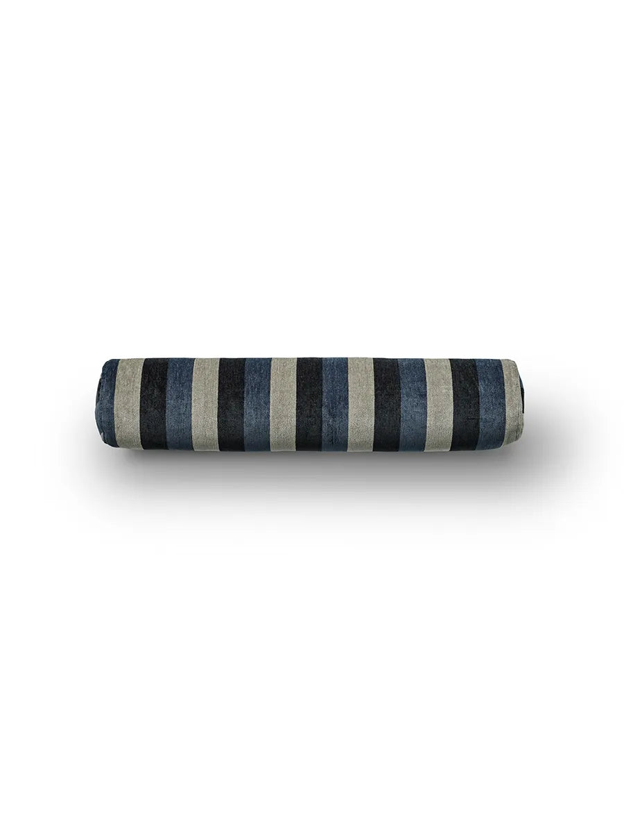 Ember Pyjamas Pillow, Ø15x74 von Eilersen - L02 - Jacobsen Plus