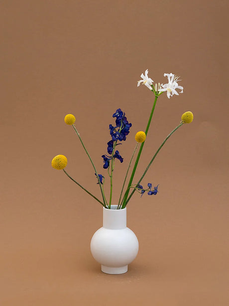 Strøm Vase, vaporous grey von raawii - Small - Jacobsen Plus