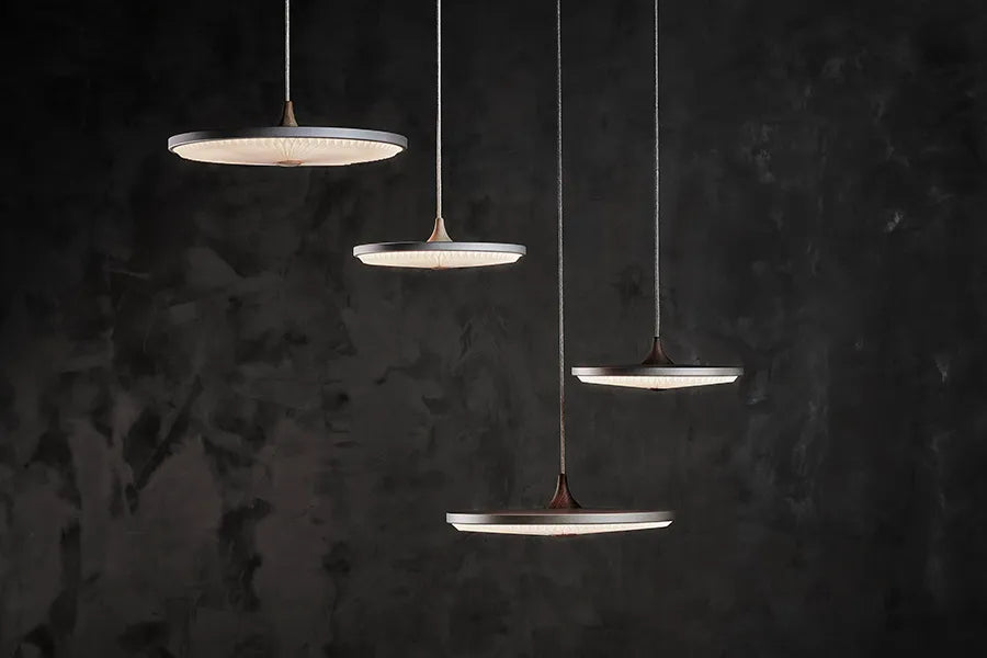Soleil Pendelleuchte medium, geräucherte Eiche, Kunststoffschirm von Le Klint - 3 - Jacobsen Plus
