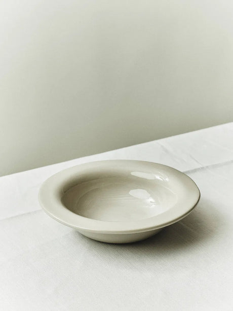 S.R. Small Shallow Bowl von Louise Roe - 1 - Jacobsen Plus