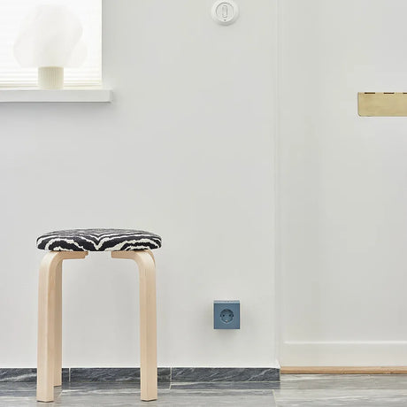 Square 2 Steckdose mit USB, blau von Avolt - 4 - Jacobsen Plus