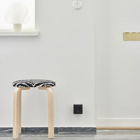 Square 2 Steckdose mit USB, Schwarz von Avolt - 3 - Jacobsen Plus