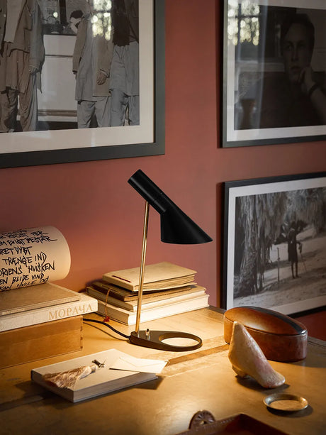 AJ Mini Table Lamp, schwarz/messing von Arne Jacobsen - 3 - Jacobsen Plus
