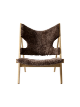 Knitting Lounge Chair, Sheepskin fra Audo Copenhagen - Sheepskin Root - Natural Oak - Jacobsen Plus