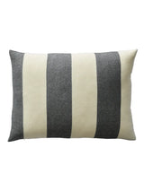 The Sweater Cushion, schwarz von Silkeborg Uldspinderi - 1 - Jacobsen Plus