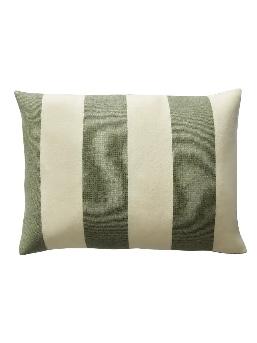 The Sweater Cushion, grün von Silkeborg Uldspinderi