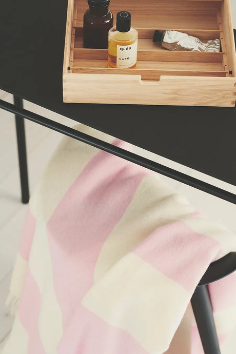 The Sweater Plaid, rose von Silkeborg Uldspinderi - 3 - Jacobsen Plus