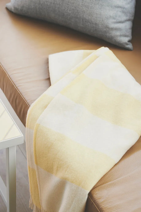 The Sweater Decke, gelb fra Silkeborg Uldspinderi - 3 - Jacobsen Plus