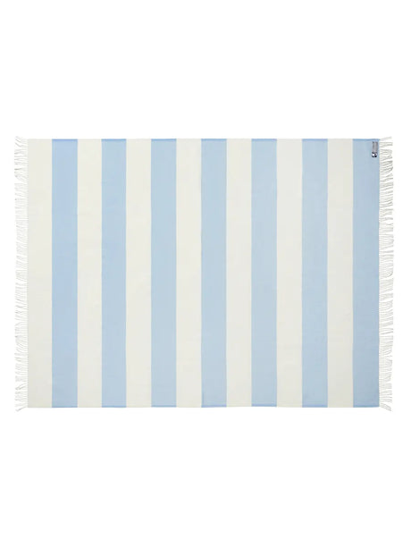 The Sweater Decke, blau von Silkeborg Uldspinderi - 4 - Jacobsen Plus