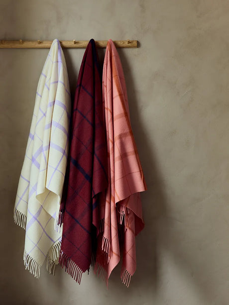 Warp & Weft Plaid, raw white/lilac von Silkeborg Uldspinderi - 4 - Jacobsen Plus