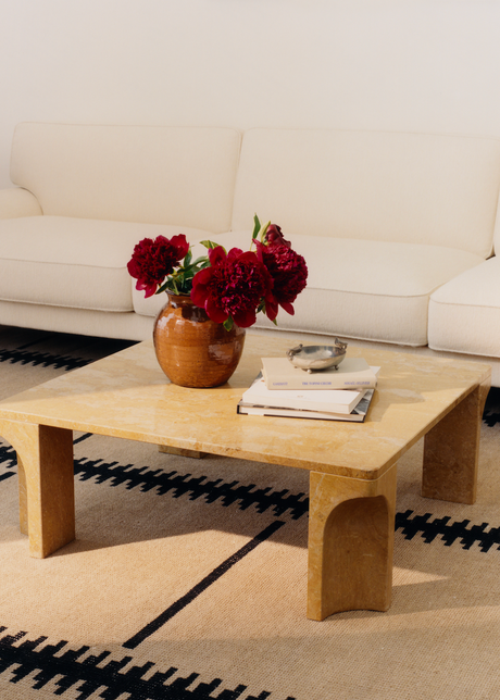 Gubi Doric Sofabord, 80x80 cm - Honey Amber Marble - Jacobsen Plus