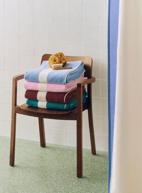 Stripe Badetuch von HAY - Burgunderrot - Jacobsen Plus