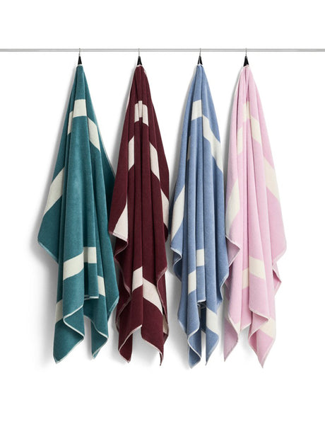 Stripe Badetuch von HAY - Burgunderrot - Jacobsen Plus