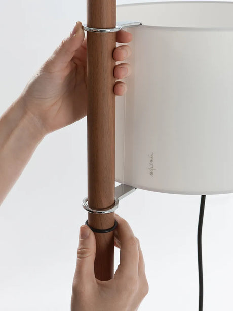 TMM Stehleuchte, Walnuss von Santa and Cole - Beige - Jacobsen Plus