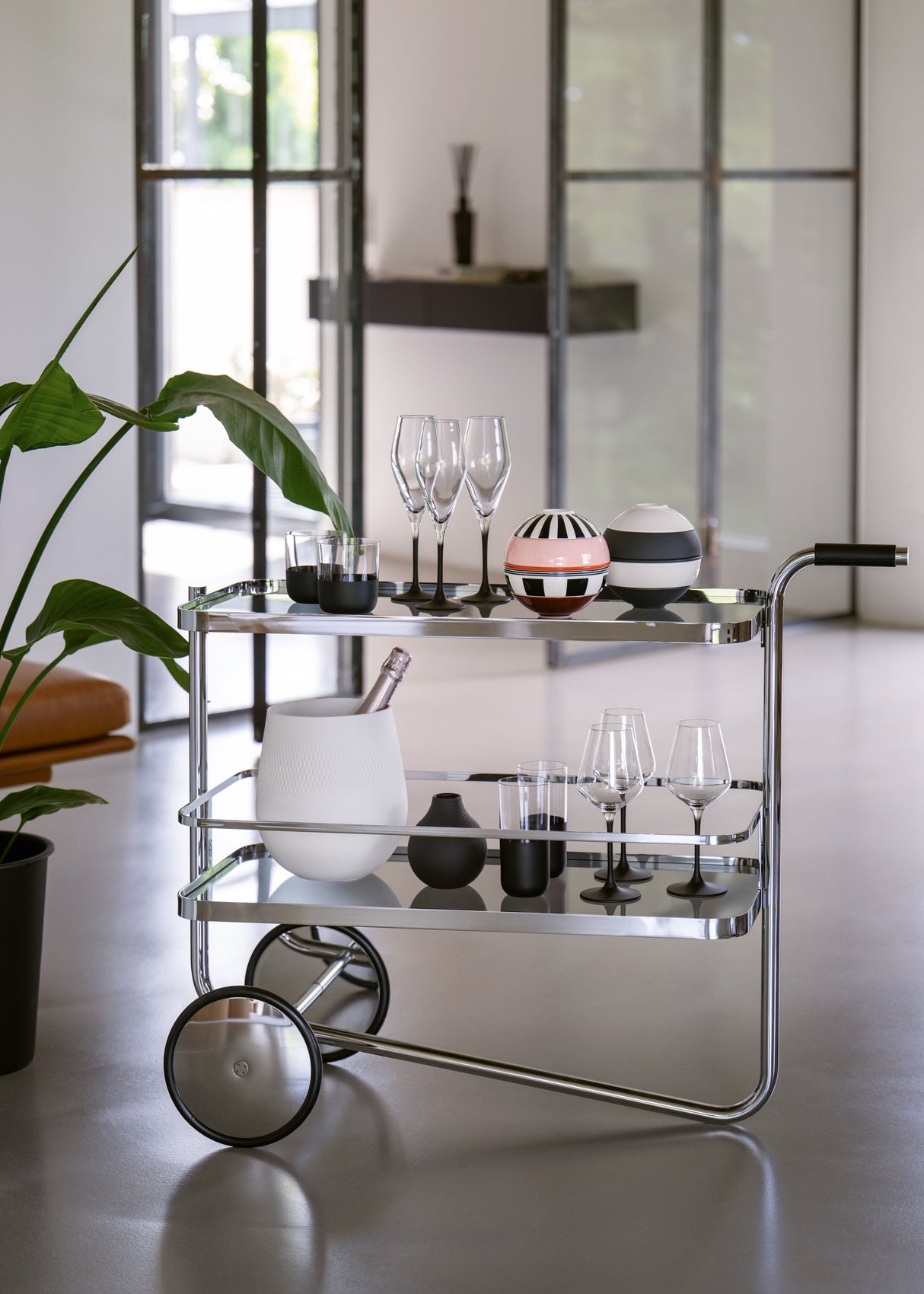 S 179 Barwagen von Thonet - 2 - Jacobsen Plus