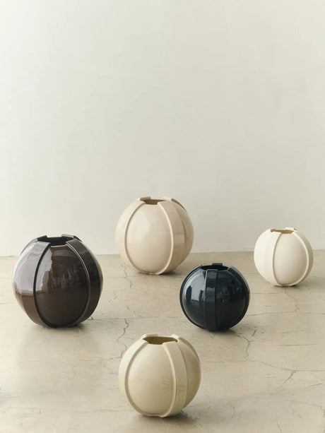 Vinci Vase 01, Dunkelbraun von Louise Roe - 3 - Jacobsen Plus