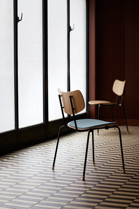 Vega Stuhl, gepolstert von Carl Hansen & Søn - Stofgruppe 1 / Eg lackiert - Jacobsen Plus