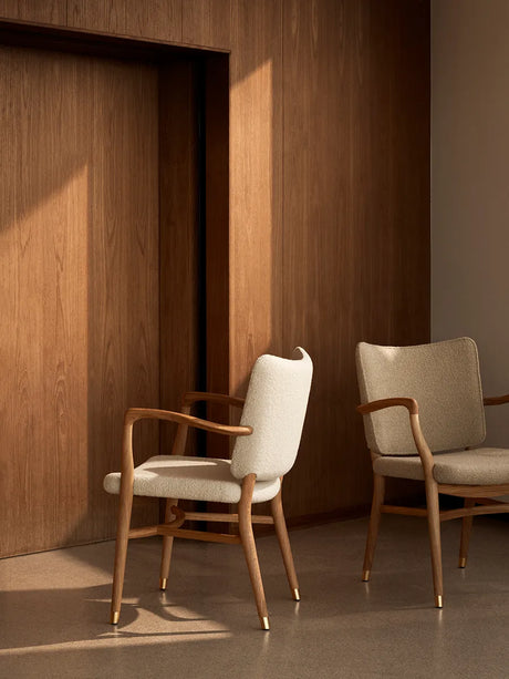 VLA61 Monarch Chair von Vilhelm Lauritzen - Mahagoni Öl - Baru 0200 - Jacobsen Plus