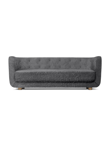 Vilhelm Sofa fra Audo Copenhagen - Fåreskind / Antrachite / Røget eg - Jacobsen Plus