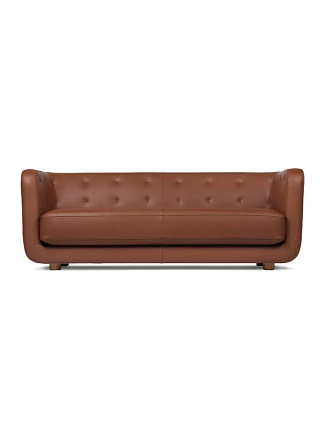 Vilhelm Sofa fra Audo Copenhagen - Læder / Nevada Cognac 2488 / Røget eg - Jacobsen Plus