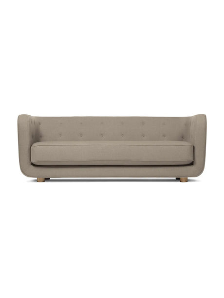 Vilhelm Sofa fra Audo Copenhagen - Stof / Vidar 3, 222 / Røget eg - Jacobsen Plus