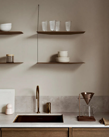 Stedge Shelf, 60 cm von Woud - Schwarz lackiert - Jacobsen Plus